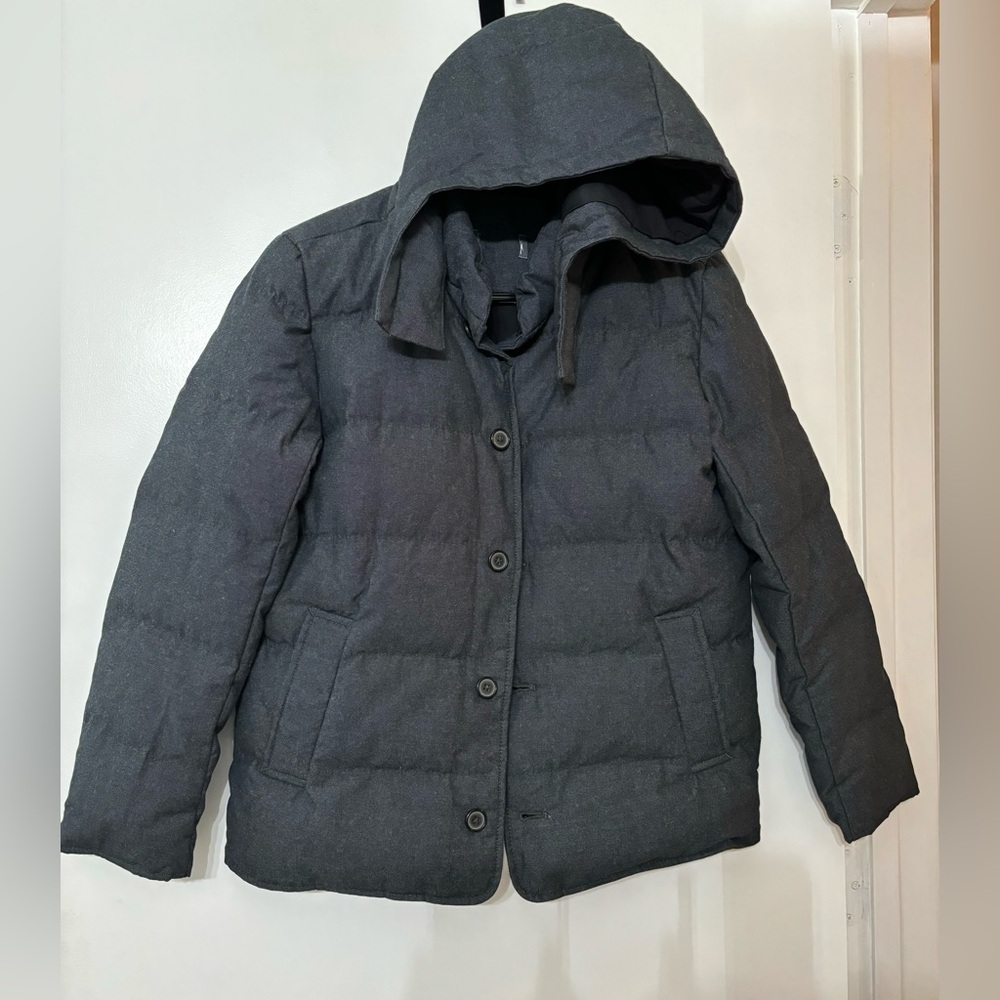 Vince Youth Gray Down Puffer Hooded Coats Size Medium and Large Winter Outdoor